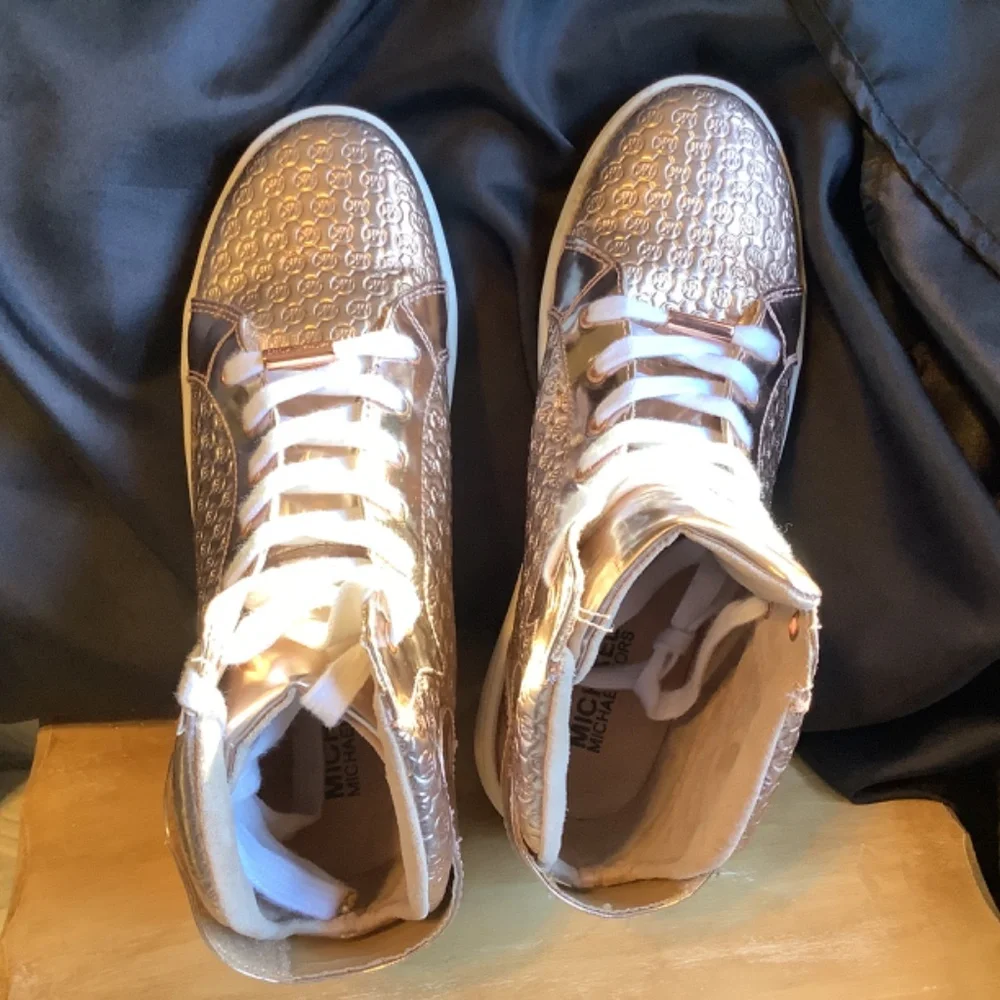 EUC Michael Kors Gold Embossed Ivy Lexie hi top‎ sneakers - Picture 4 of 13